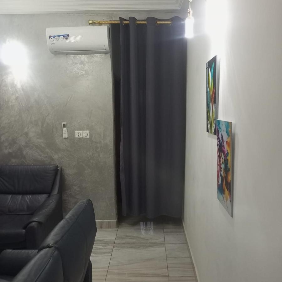 Residence 2K Studio Meuble-Chapelle Symbock-Gardien-Wifi-Location Vehicule Yaoundé Exterior foto