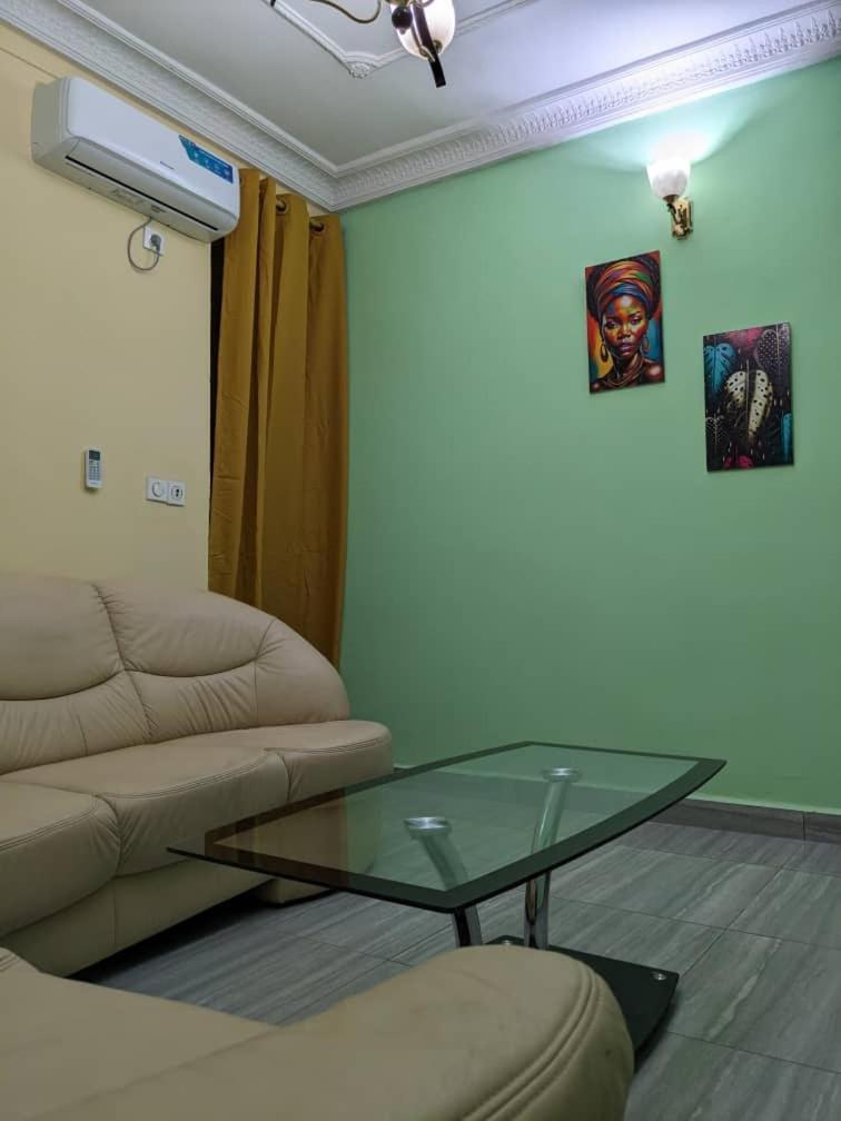 Residence 2K Studio Meuble-Chapelle Symbock-Gardien-Wifi-Location Vehicule Yaoundé Exterior foto