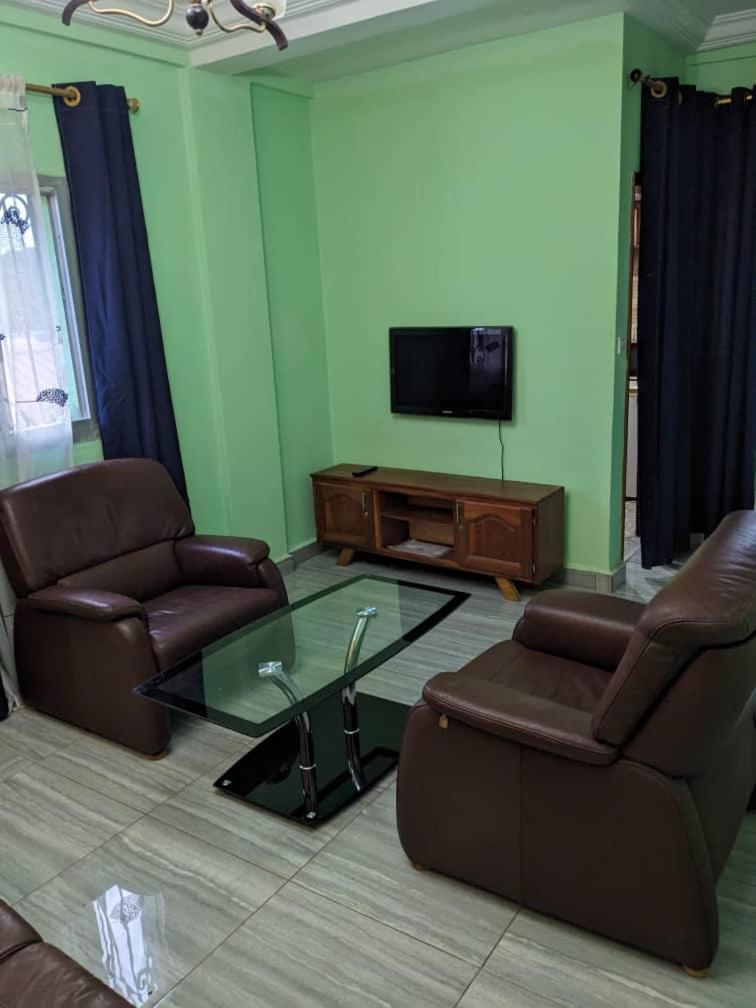 Residence 2K Studio Meuble-Chapelle Symbock-Gardien-Wifi-Location Vehicule Yaoundé Exterior foto